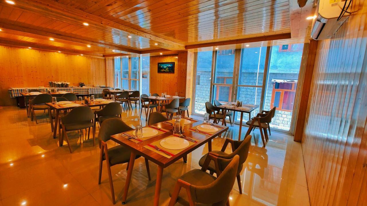 Hotel New Vistas Manāli Esterno foto